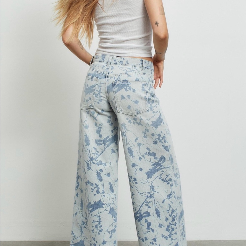 NWT BDG (UO exclusive) Floral print wide leg jeans Size 28 Relaxed fit Low rise - Picture 6 of 12